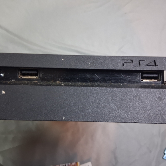 PS4 Black Gaming Console - Picture 5 of 14